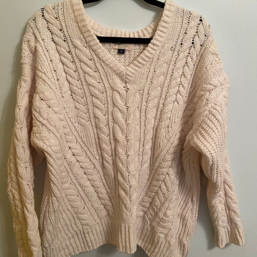 Universal Thread White Cable Knit sweater